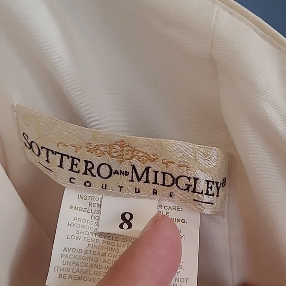 Maggie Sottero wedding gown - Picture 16 of 17